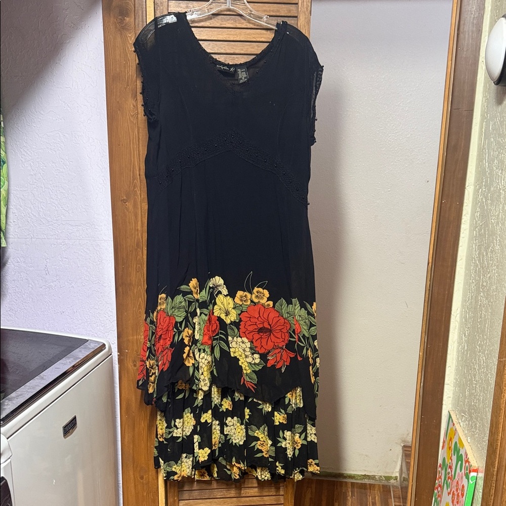 Chic Black Floral Midi Dress